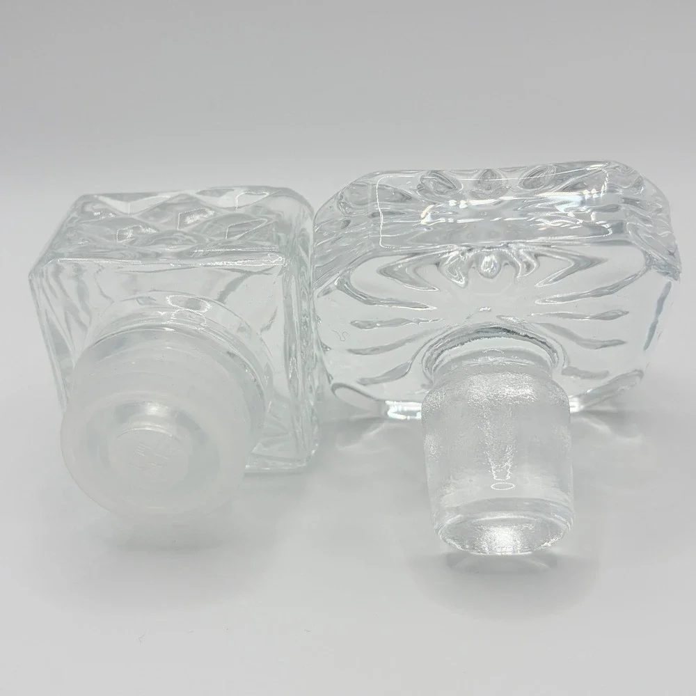 Unbranded VTG Decanter Stoppers Set 2 Clear Glass Quilted‎ Starburst Replacement